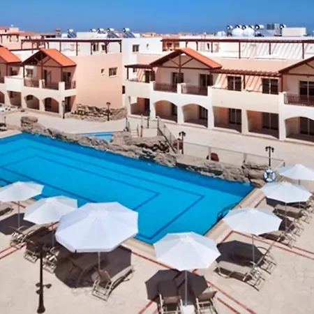 Seaside Terrace Retreat: 2br With Pool Near Larnaca *