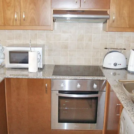 Seaside Terrace Retreat: 2br With Pool Near Larnaca Apartment Tersephanou
