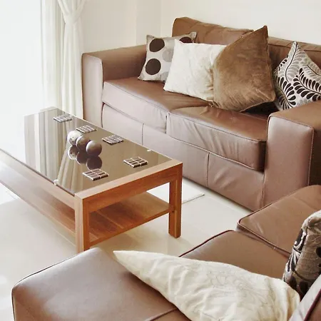 Apartment Seaside Terrace Retreat: 2br With Pool Near Larnaca